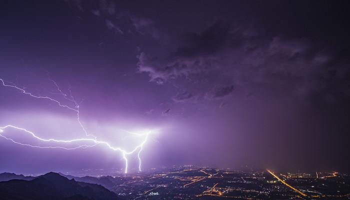 雷暴天气飞机还能飞吗